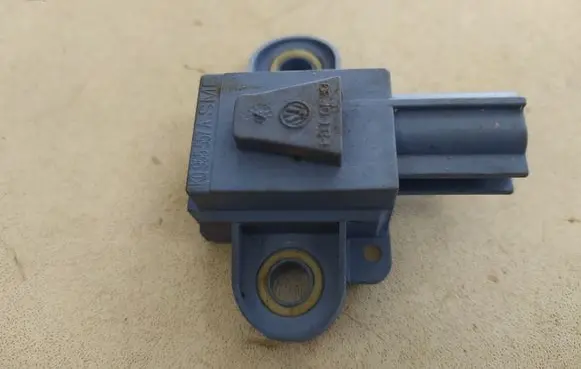 Volkswagen PASSAT B6 Airbag deployment crash/impact sensor 1K0955557A
