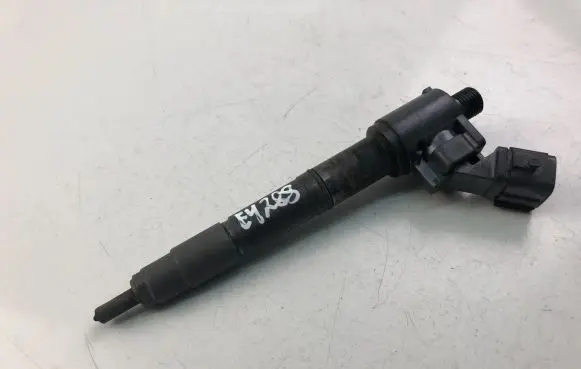 Volvo XC70 Fuel injector 31405404