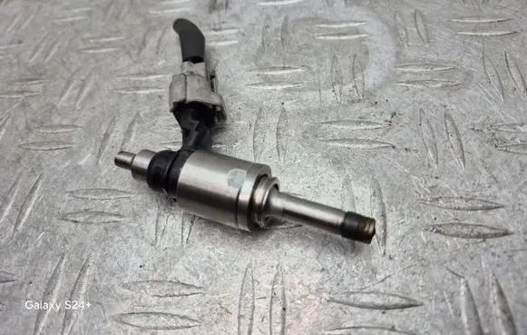 Nissan Qashqai Fuel injector H8201141604 4350R 05R16