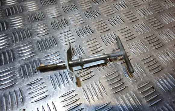Jaguar XF Spare wheel bolt 