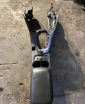 Ford Focus Center console braknumeruczci