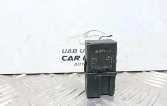 Volvo S40, V40 Other relay MB953382