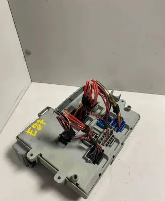 BMW 1 E81 E87 Fuse module 6906611 90200788