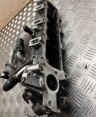 Volkswagen Jetta VI Intake manifold 96300MW