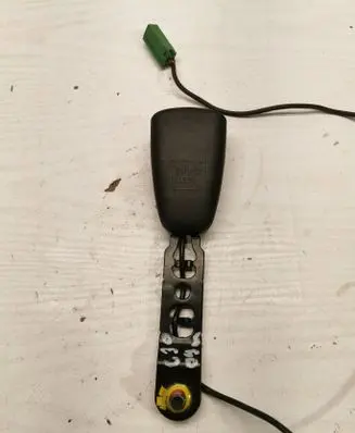 Front seatbelt buckle
