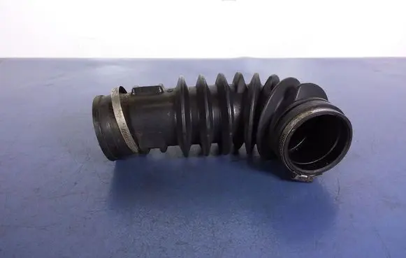 Mercedes-Benz E W124 Air intake hose/pipe 6050940009