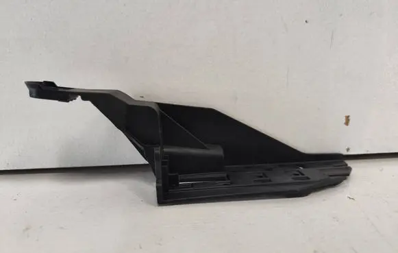 Toyota Avensis T270 Fender mounting bracket 8111805350