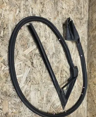 Jaguar XK - XKR Rubber seal front coupe door X150V04L1