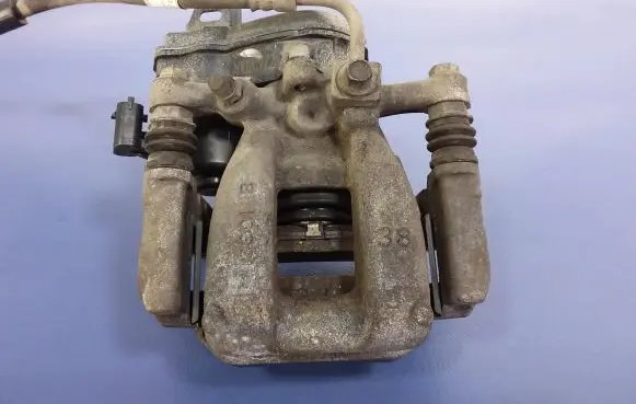 Opel Insignia A Rear brake caliper
