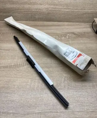 Peugeot 307 Windshield/front glass wiper blade E429103