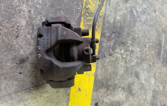 Ford Focus Front brake caliper A426X