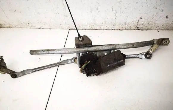 Volkswagen PASSAT B5 Wiper motor 8D1955113B 0390241132