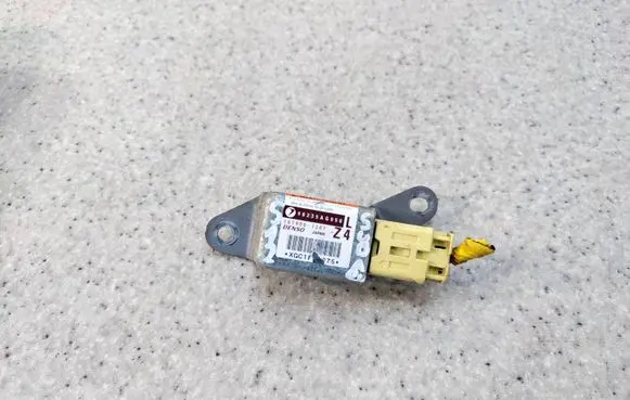 Subaru Outback Airbag deployment crash/impact sensor 98235AG050