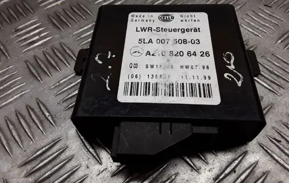 Mercedes-Benz E W210 Light module LCM 2108206426 5LA00750803
