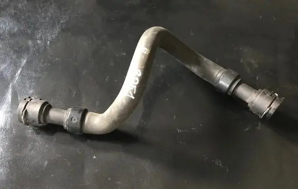 Opel Insignia A Engine coolant pipe/hose 13396726 565453722