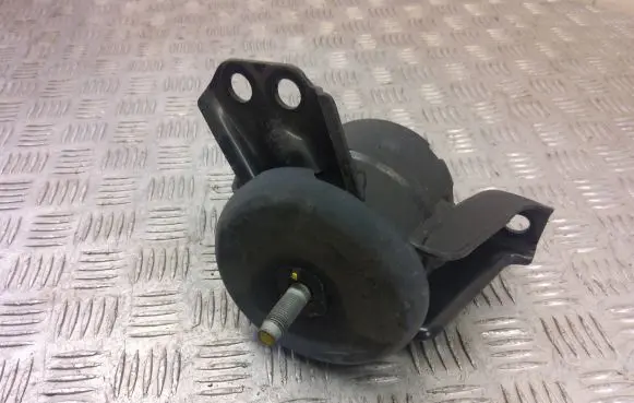 KIA Sportage Engine mount bracket 21810-F1000