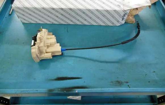 Fiat Panda III Rear door lock 520184690
