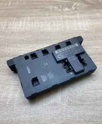 Mercedes-Benz C W203 Door control unit/module 2038201585 351321
