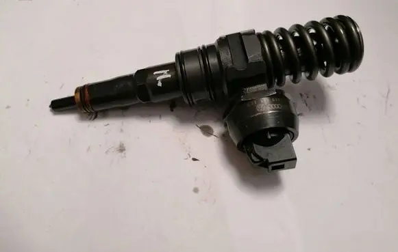 Volkswagen Golf IV Fuel injector 038130073AG 0414720215