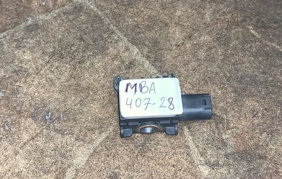 Mercedes-Benz R W251 Airbag deployment crash/impact sensor 0038202926