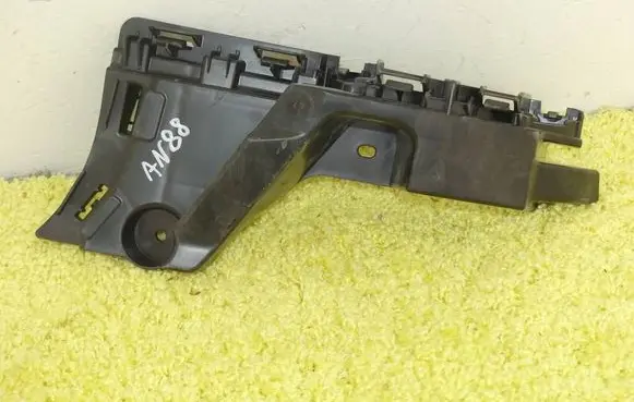 Rear bumper mounting bracket