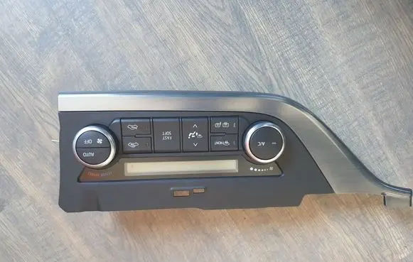 Toyota Auris E180 Climate control unit