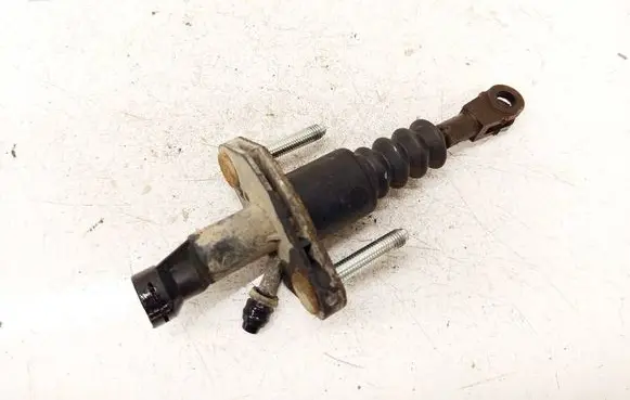 Opel Zafira B Clutch master cylinder 90581565
