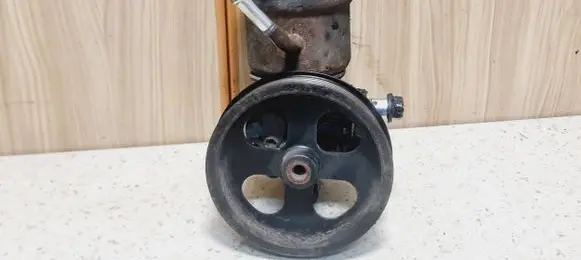 Toyota Corolla Verso AR10 Power steering pump