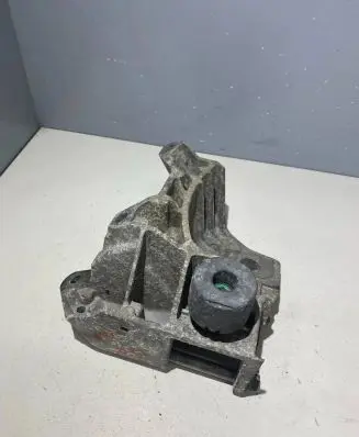 Volvo V70 Engine mounting bracket 6G926P096FG