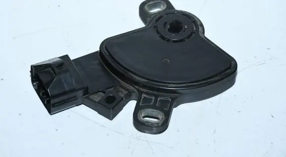 Nissan Juke I F15 Gear shift selector indicator 319181XK0A