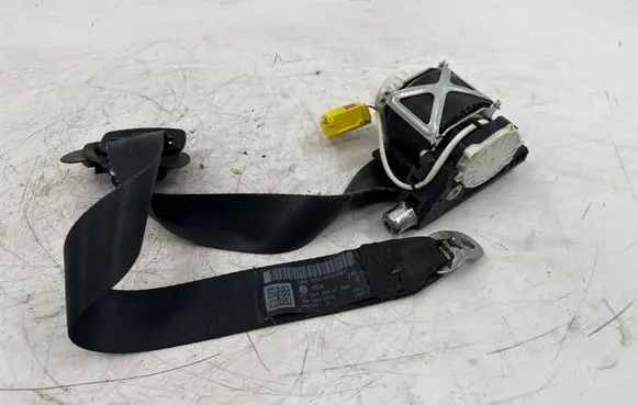 Volkswagen PASSAT B6 Front seatbelt 3C1857705P