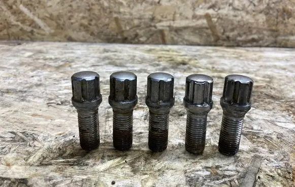 Bentley Flying Spur Nuts/bolts 