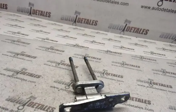 Lexus LS 430 Rear door upper hinge