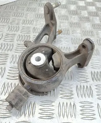 Toyota Avensis T270 Engine mount bracket