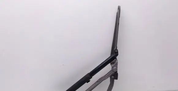 BMW 7 E38 Tailgate/trunk/boot hinge 8221196
