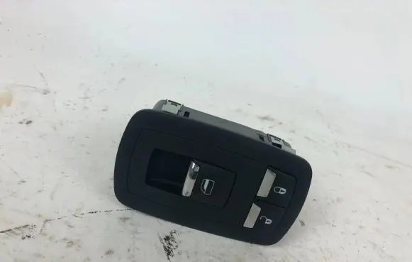 Maserati Ghibli Electric window control switch 670025405 86390B 10095653
