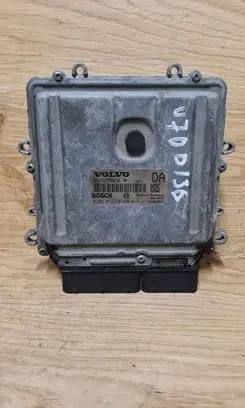Volvo V70 Engine control unit/module 30729826 0281012103