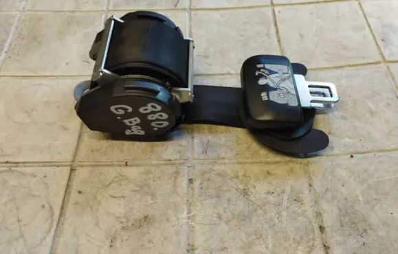 Volkswagen Touran I Third row seat belt 6047883
