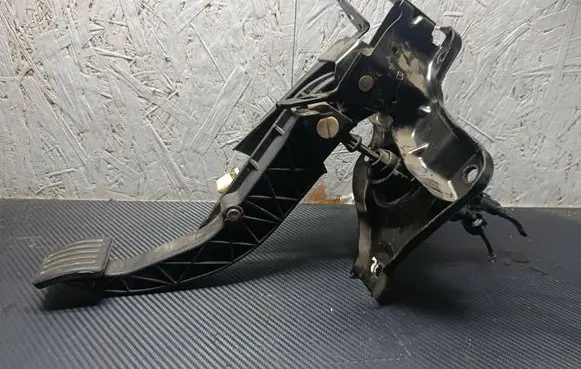 Ford S-MAX Clutch pedal 6G927B633NH 0824 6A41879