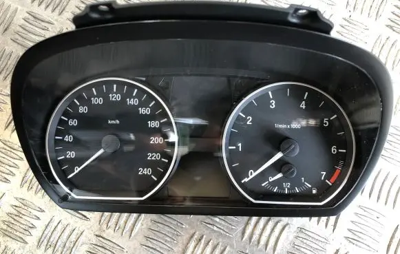 BMW 1 E81 E87 Speedometer (instrument cluster) 9187038 170188963 102493293