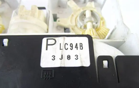 Mazda MPV Climate control unit PLC94B