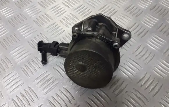 Nissan Almera N16 Vacuum pump