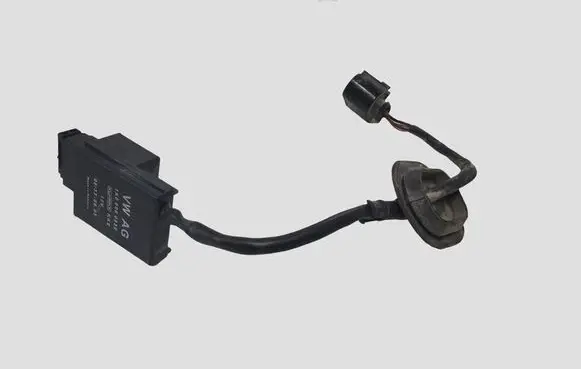 Volkswagen PASSAT B6 Fuel pump relay 1K0906093