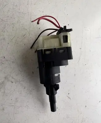 Volkswagen Touareg I Brake pedal sensor switch