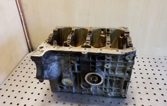 Volkswagen Golf V Engine block 030103019AC BUD