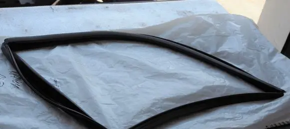 Iveco Daily 6th gen Rubber seal front door window/glass 5801901050