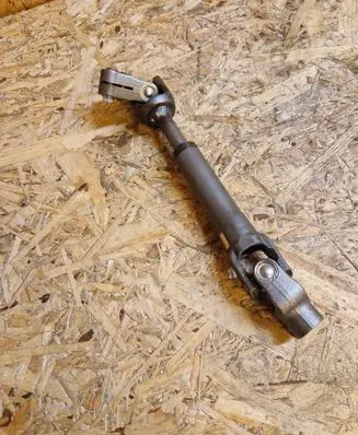 Toyota Avensis T270 Steering column universal joint 81111013