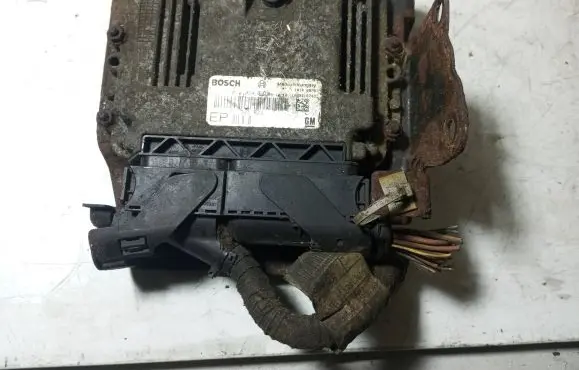 Opel Zafira B Engine control unit/module 55205622 1039S18743 0281014024