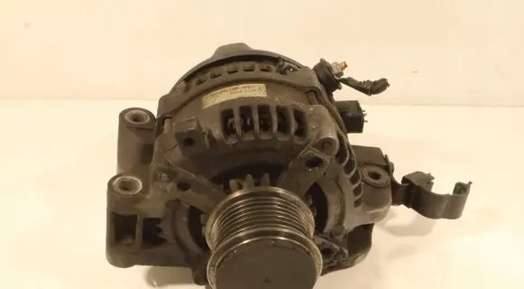 Toyota Auris 150 Generator/alternator 1042105140