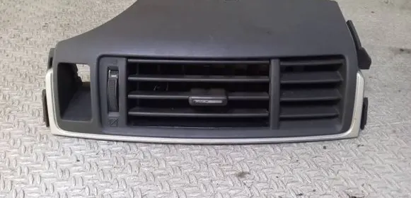 Toyota Verso Dash center air vent grill 556700F030